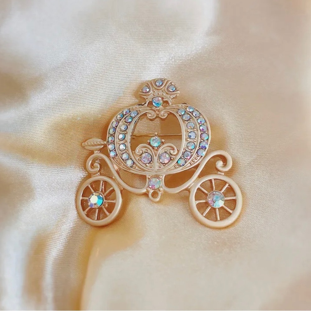 Carriage Brooch Gold Tone Rhinestone Princess Pumpkin Pin
